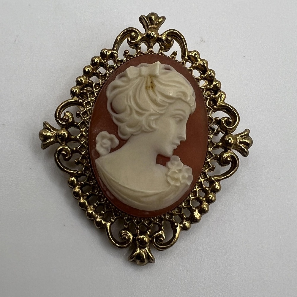 Vintage Cameo Brooch Pin Gold‎ Tone Filigree Oval Lady Portrait Victorian Style